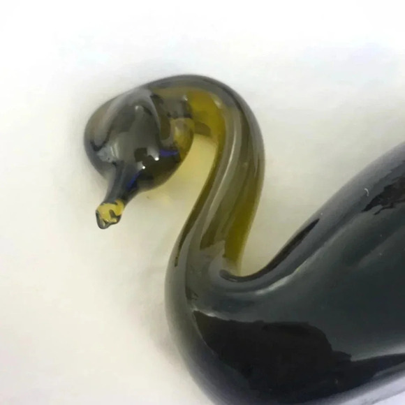 Vintage Avocado Green Glass Swan Figurine - Picture 4 of 7